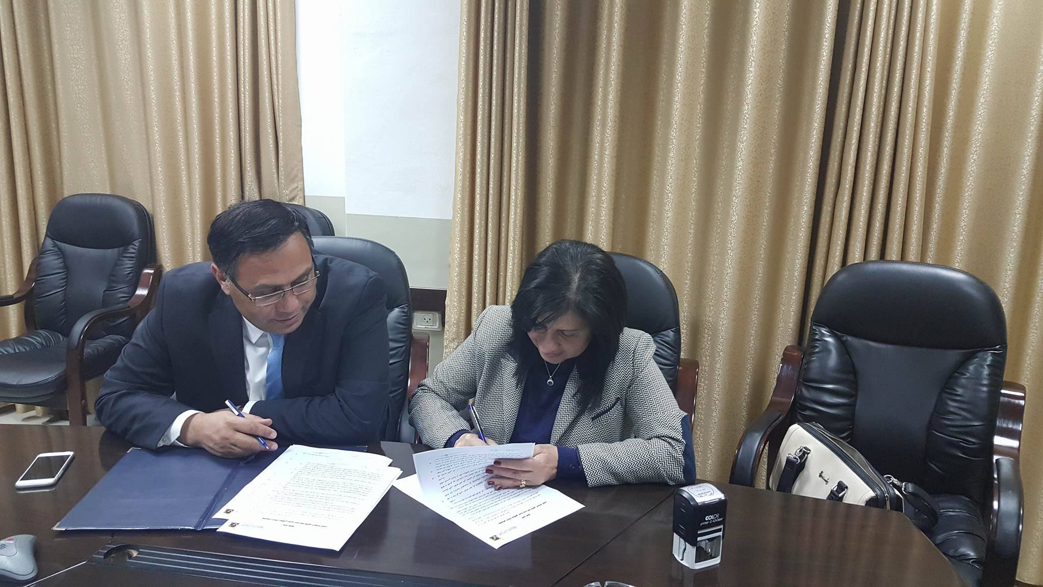  رئيسة بلدية بيت لحم ورئيس هيئة التقاعد الفلسطينية يوقعان إتفافية إنتفاع البلدية بقانون التقاعد العام