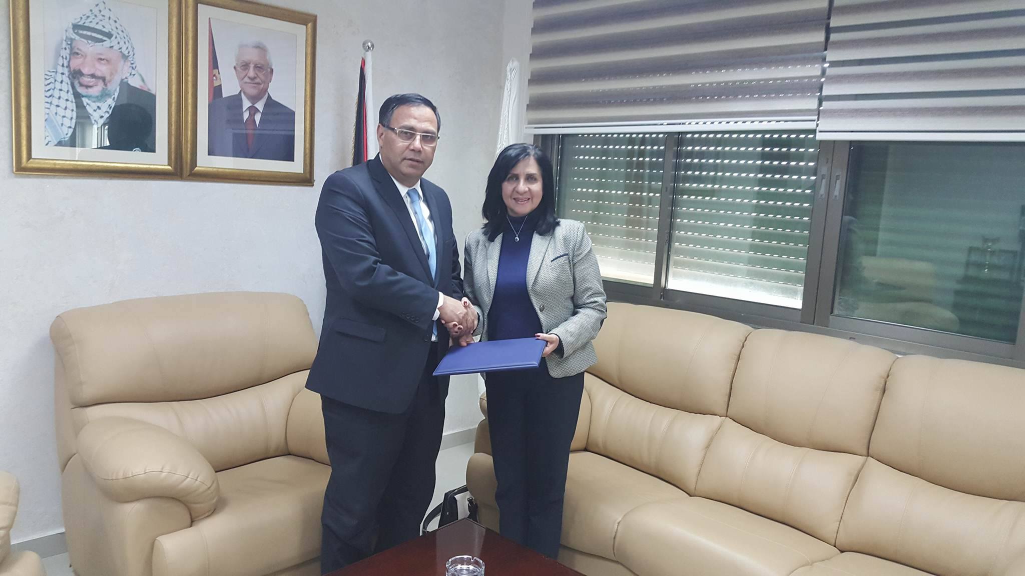  رئيسة بلدية بيت لحم ورئيس هيئة التقاعد الفلسطينية يوقعان إتفافية إنتفاع البلدية بقانون التقاعد العام