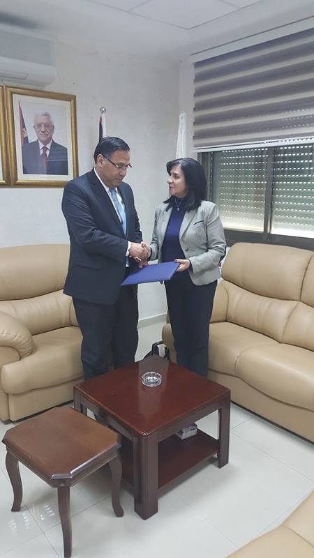  رئيسة بلدية بيت لحم ورئيس هيئة التقاعد الفلسطينية يوقعان إتفافية إنتفاع البلدية بقانون التقاعد العام