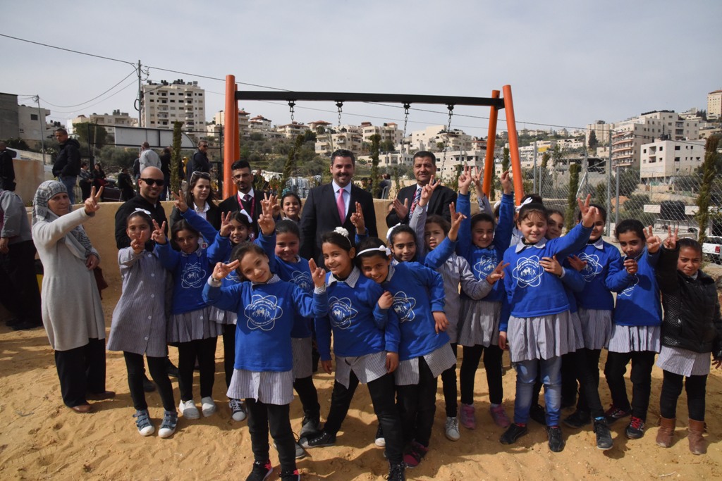 بلدية بيت لحم تفتتح مع شركائها حديقة البيارة في شارع  باب الجبيعة في المدينة