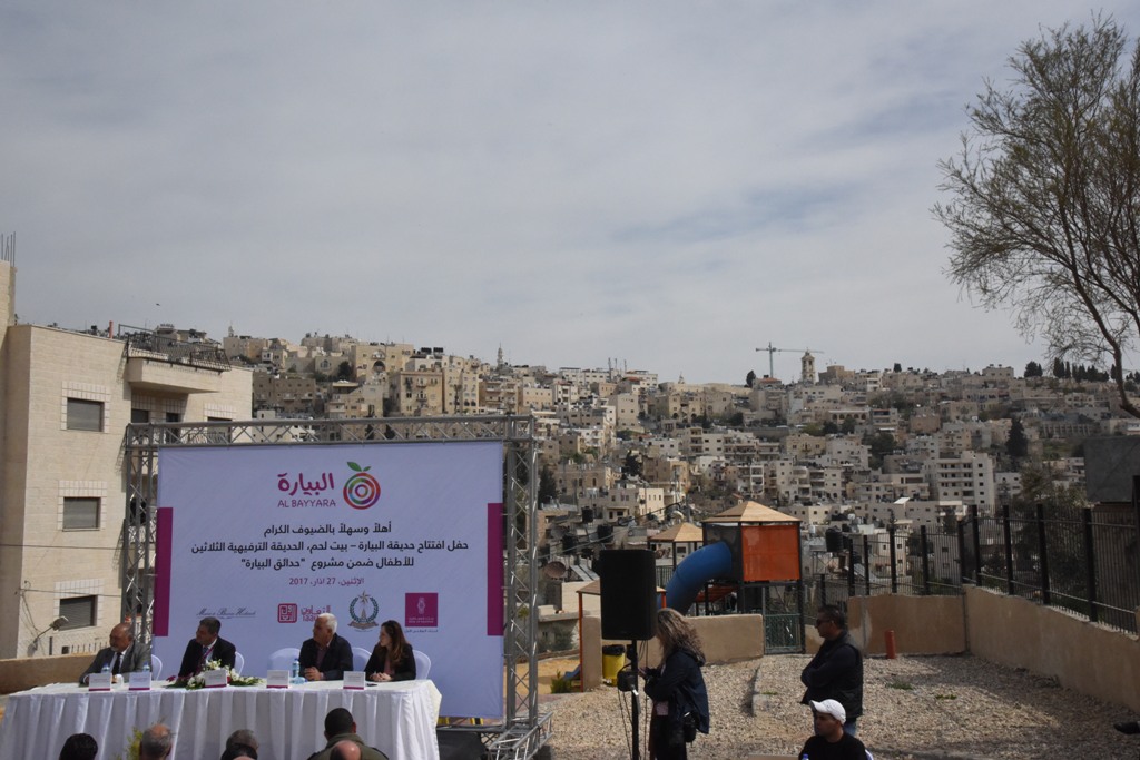 بلدية بيت لحم تفتتح مع شركائها حديقة البيارة في شارع  باب الجبيعة في المدينة