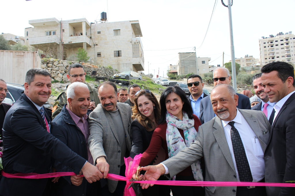 بلدية بيت لحم تفتتح مع شركائها حديقة البيارة في شارع  باب الجبيعة في المدينة