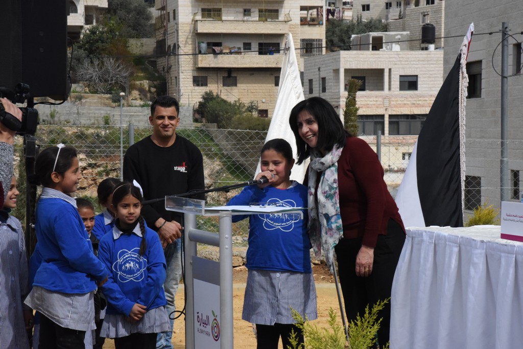 بلدية بيت لحم تفتتح مع شركائها حديقة البيارة في شارع  باب الجبيعة في المدينة