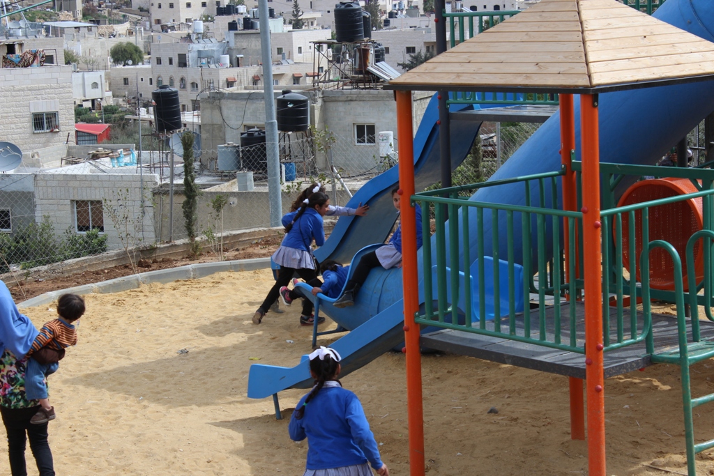 بلدية بيت لحم تفتتح مع شركائها حديقة البيارة في شارع  باب الجبيعة في المدينة