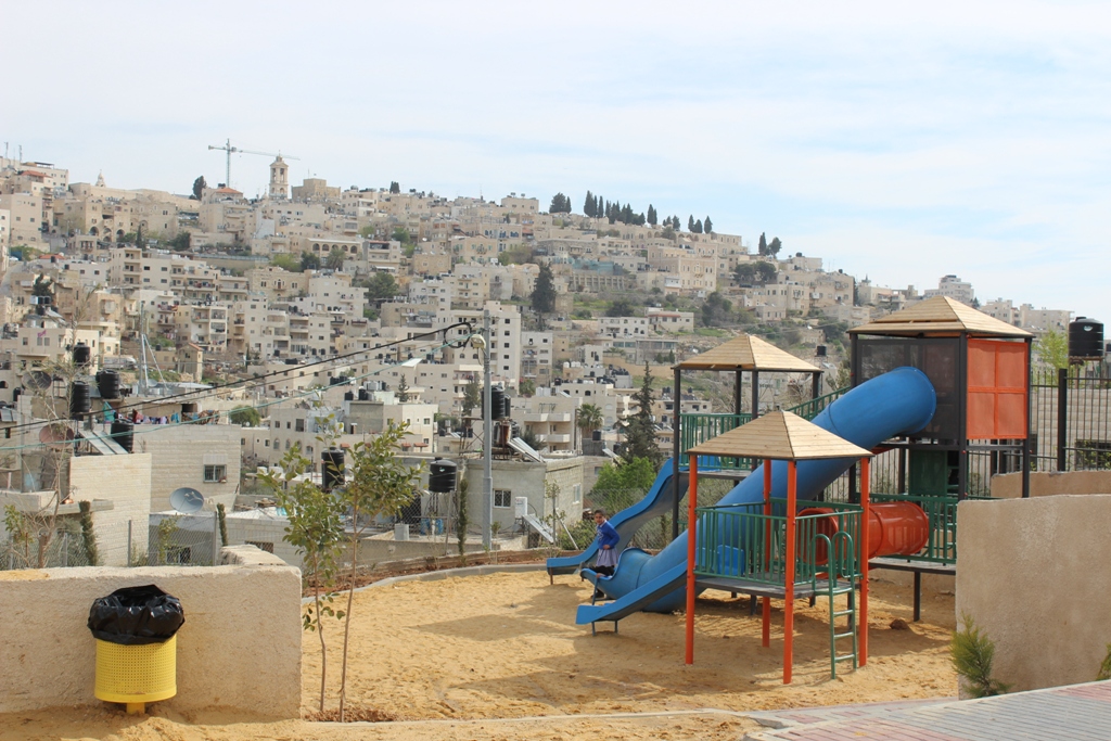 بلدية بيت لحم تفتتح مع شركائها حديقة البيارة في شارع  باب الجبيعة في المدينة