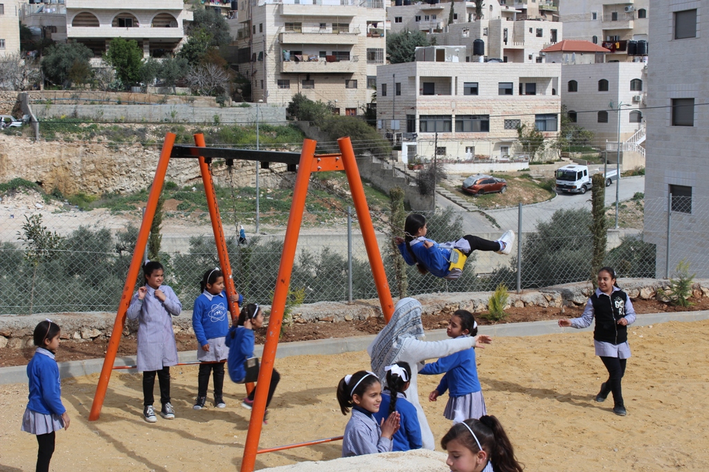 بلدية بيت لحم تفتتح مع شركائها حديقة البيارة في شارع  باب الجبيعة في المدينة