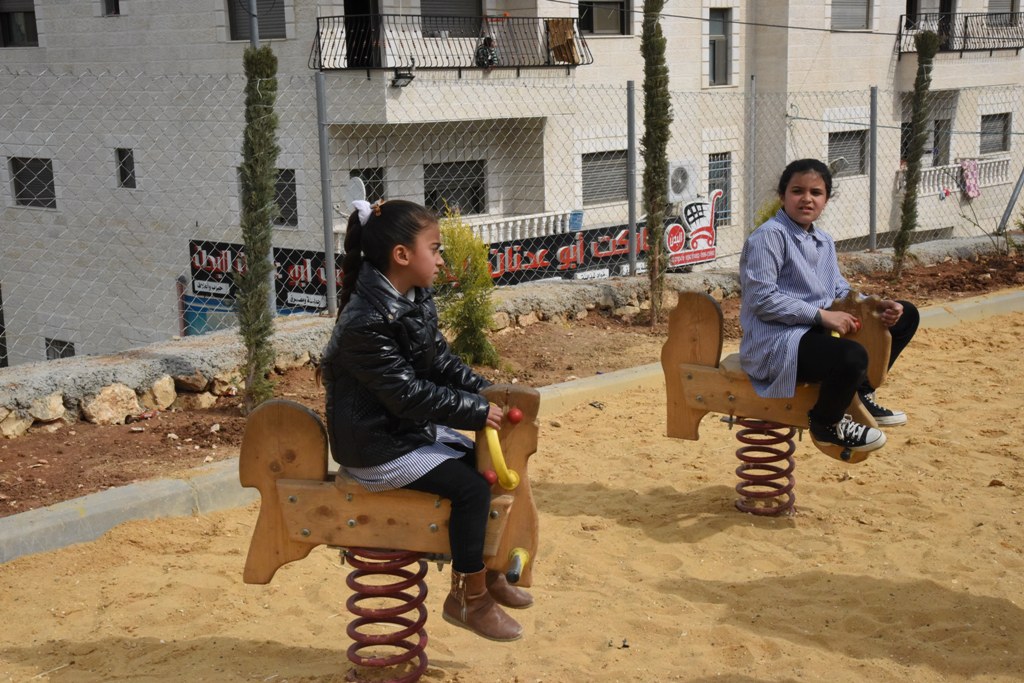 بلدية بيت لحم تفتتح مع شركائها حديقة البيارة في شارع  باب الجبيعة في المدينة