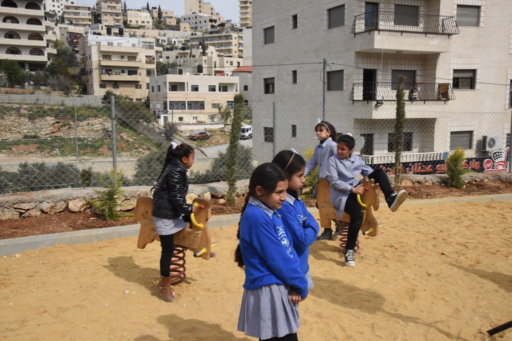 بلدية بيت لحم تفتتح مع شركائها حديقة البيارة في شارع  باب الجبيعة في المدينة