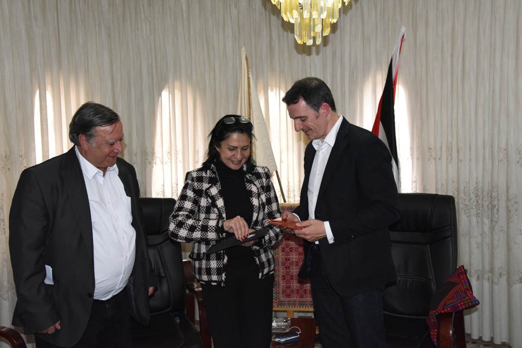 رئيسة بلدية بيت لحم تشارك في إستقبال رئيس جمهورية سلوفاكيا وتلتقي برئيس بلدية غرونوبل الفرنسية