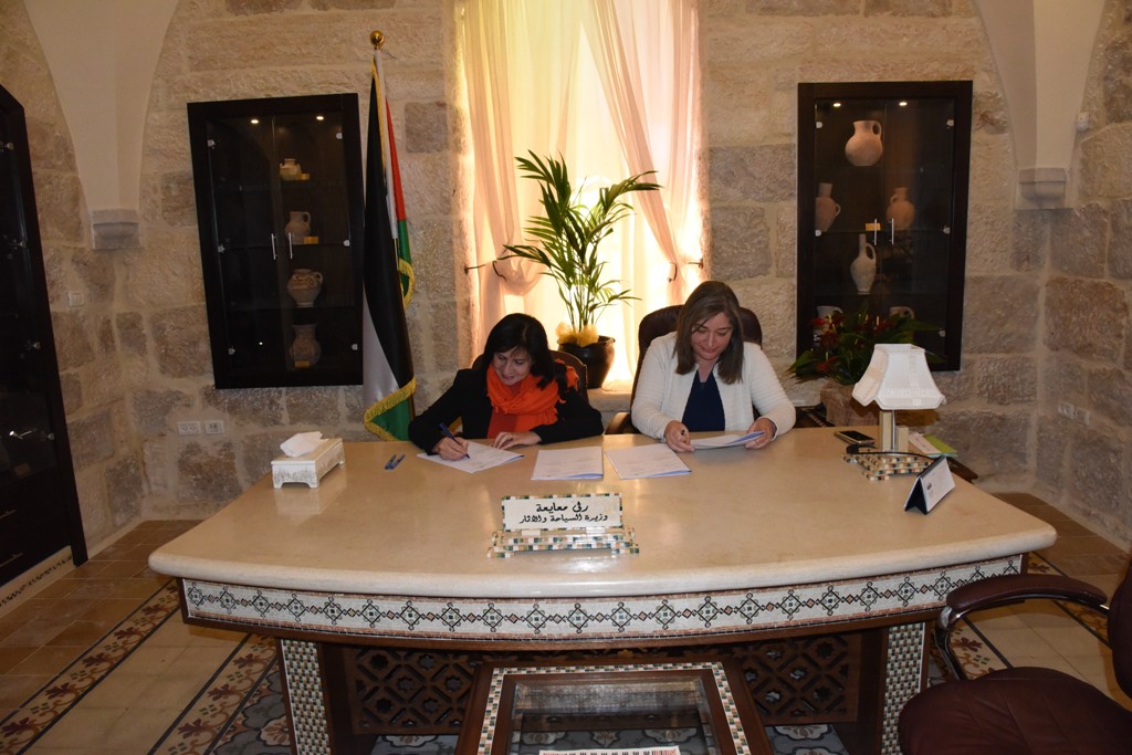 معايعة وبابون وجحا ونصار يوقعان مذكرة تفاهم بخصوص كنيسة المهد