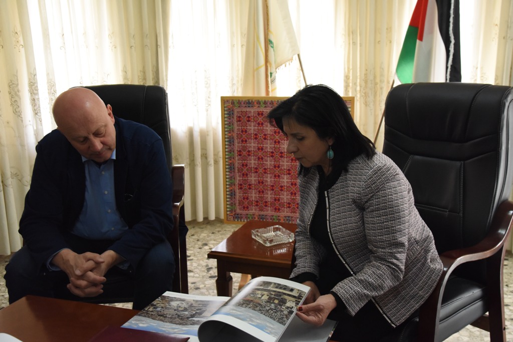  رئيسة بلدية بيت لحم تستقبل رئيس بلدية هابسالو الأستونية المتوأمة مع بيت لحم 