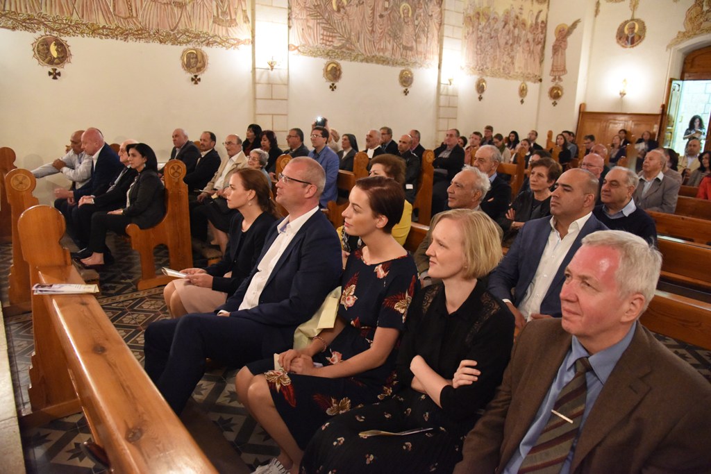  في إطار إتفاقية التوأمة بين بلديتي بيت لحم وهابسالو الأستونية عرض موسيقي ينادي بالسلام والمحبة في جامعة بيت لحم