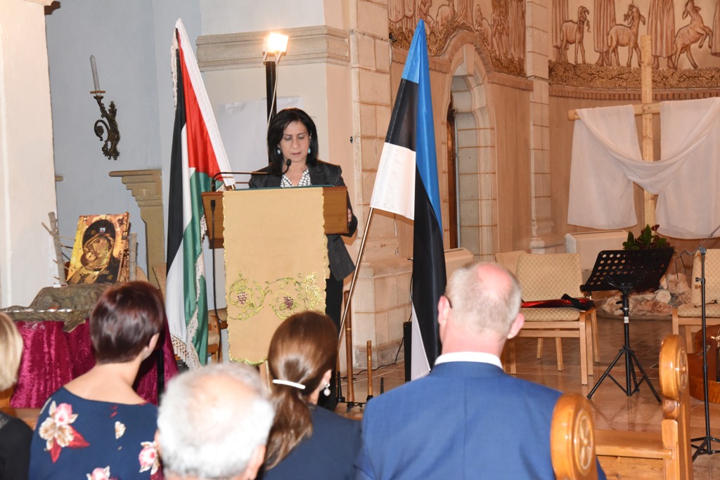  في إطار إتفاقية التوأمة بين بلديتي بيت لحم وهابسالو الأستونية عرض موسيقي ينادي بالسلام والمحبة في جامعة بيت لحم