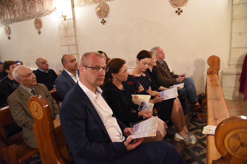  في إطار إتفاقية التوأمة بين بلديتي بيت لحم وهابسالو الأستونية عرض موسيقي ينادي بالسلام والمحبة في جامعة بيت لحم