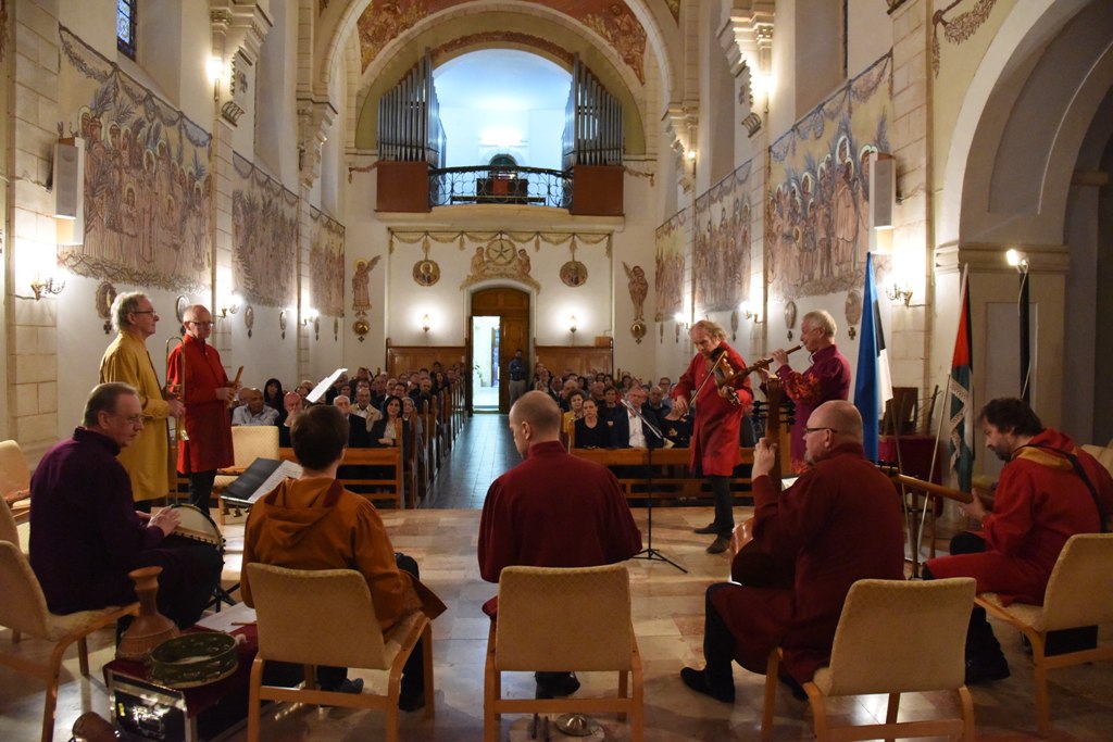  في إطار إتفاقية التوأمة بين بلديتي بيت لحم وهابسالو الأستونية عرض موسيقي ينادي بالسلام والمحبة في جامعة بيت لحم