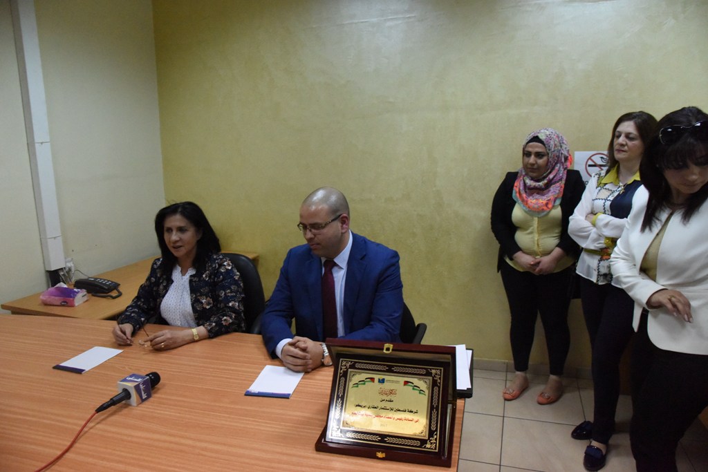 بلدية بيت لحم تستلم رسميا محطة الباصات المركزية في بيت لحم 