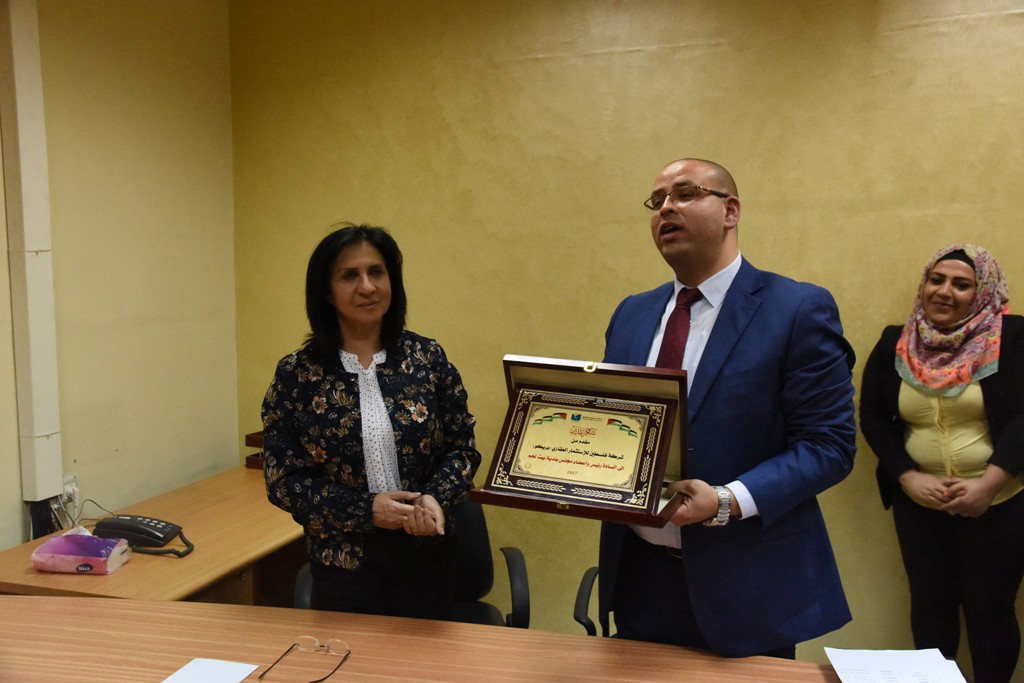 بلدية بيت لحم تستلم رسميا محطة الباصات المركزية في بيت لحم 