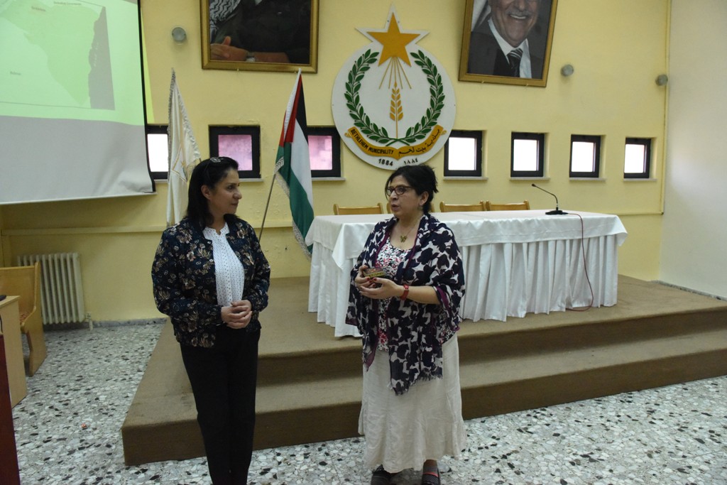 بابون تستقبل وفدا نسويا أمريكيا من مركز المرأة و الديمقراطية