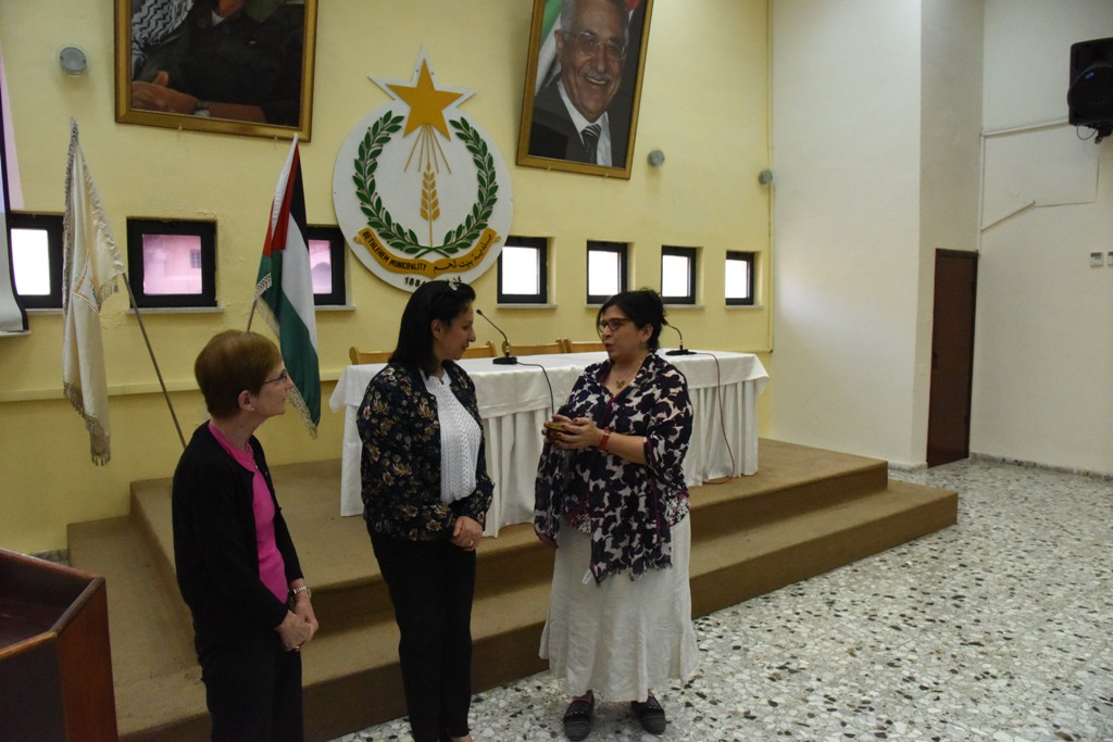 بابون تستقبل وفدا نسويا أمريكيا من مركز المرأة و الديمقراطية