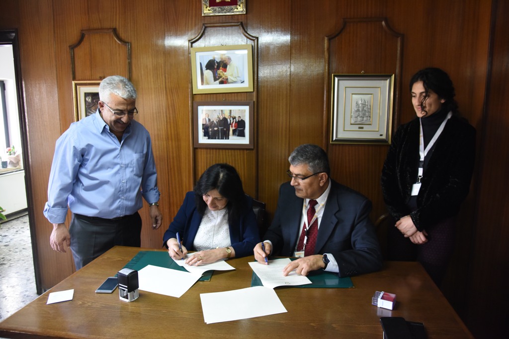 رئيسة بلدية بيت لحم توقع مع المجموعة الإستشارية للتنمية والإعمار على عقد اتفاقية  لعطاء اعمال تصميم شارع النجمة وشارع بولس السادس