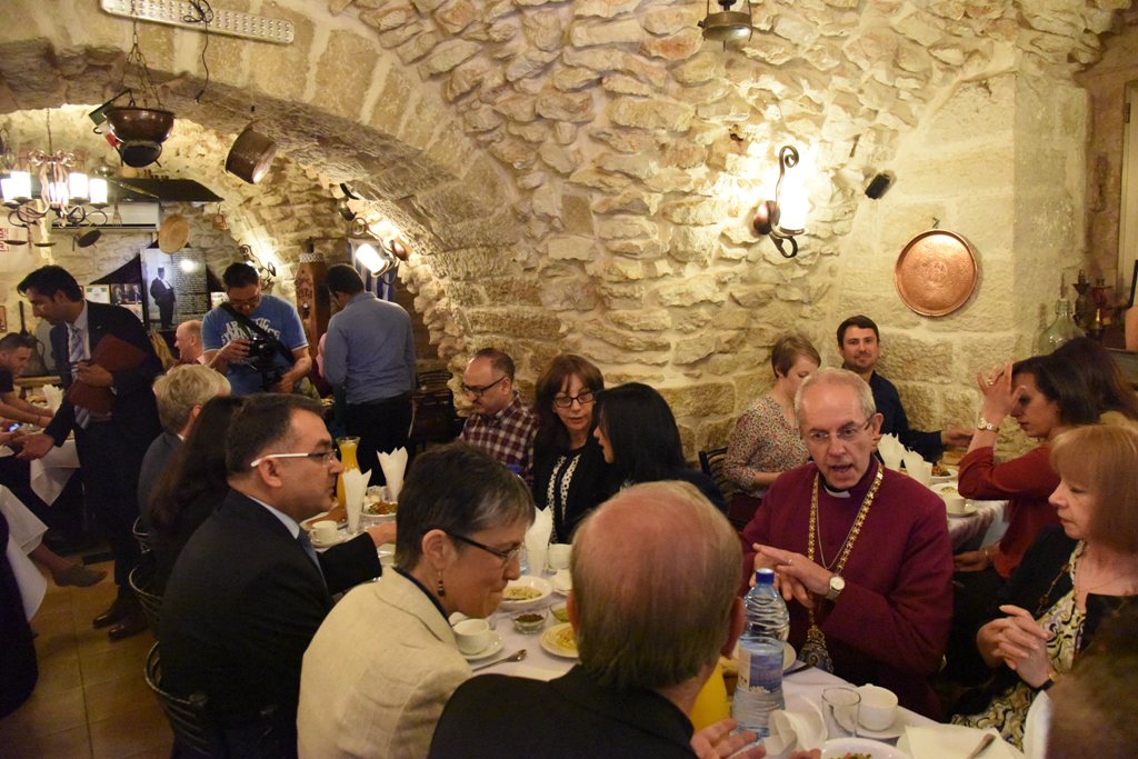 رئيسة بلدية بيت لحم تشارك في برنامج زيارة رئيس أساقفة كانتربري إلى بيت لحم 