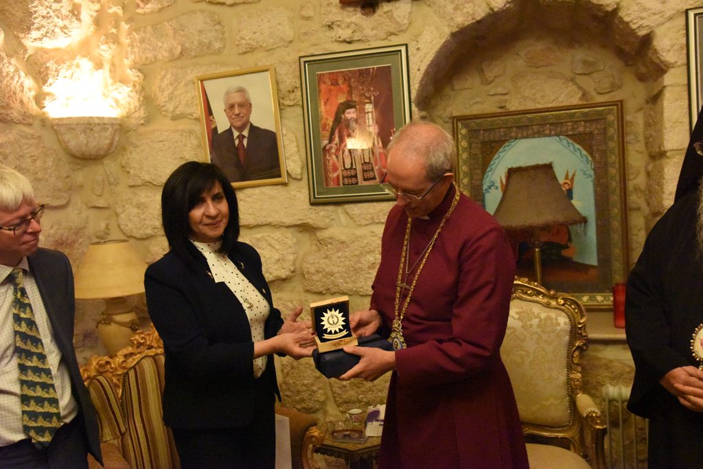 رئيسة بلدية بيت لحم تشارك في برنامج زيارة رئيس أساقفة كانتربري إلى بيت لحم 