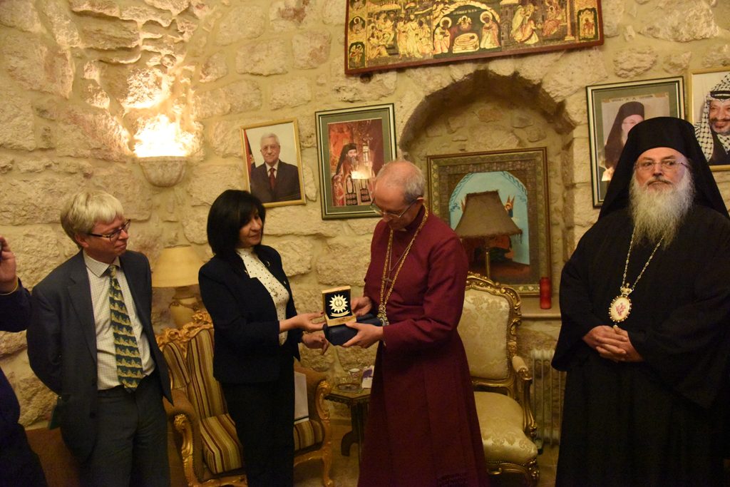 رئيسة بلدية بيت لحم تشارك في برنامج زيارة رئيس أساقفة كانتربري إلى بيت لحم 