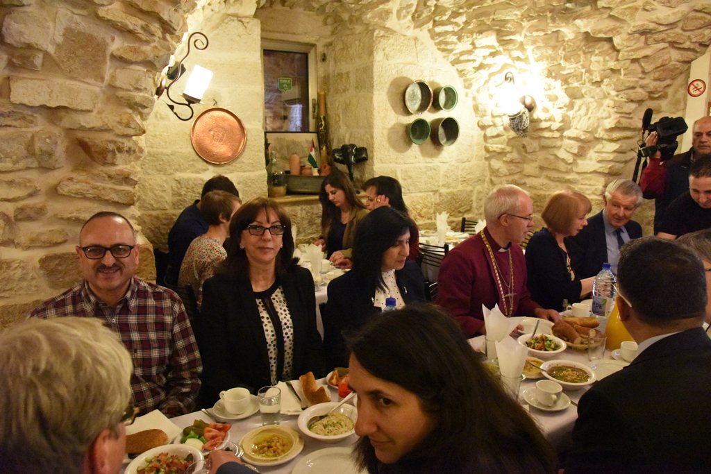 رئيسة بلدية بيت لحم تشارك في برنامج زيارة رئيس أساقفة كانتربري إلى بيت لحم 