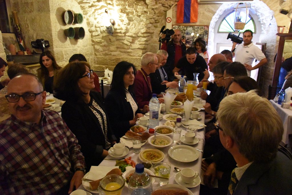 رئيسة بلدية بيت لحم تشارك في برنامج زيارة رئيس أساقفة كانتربري إلى بيت لحم 