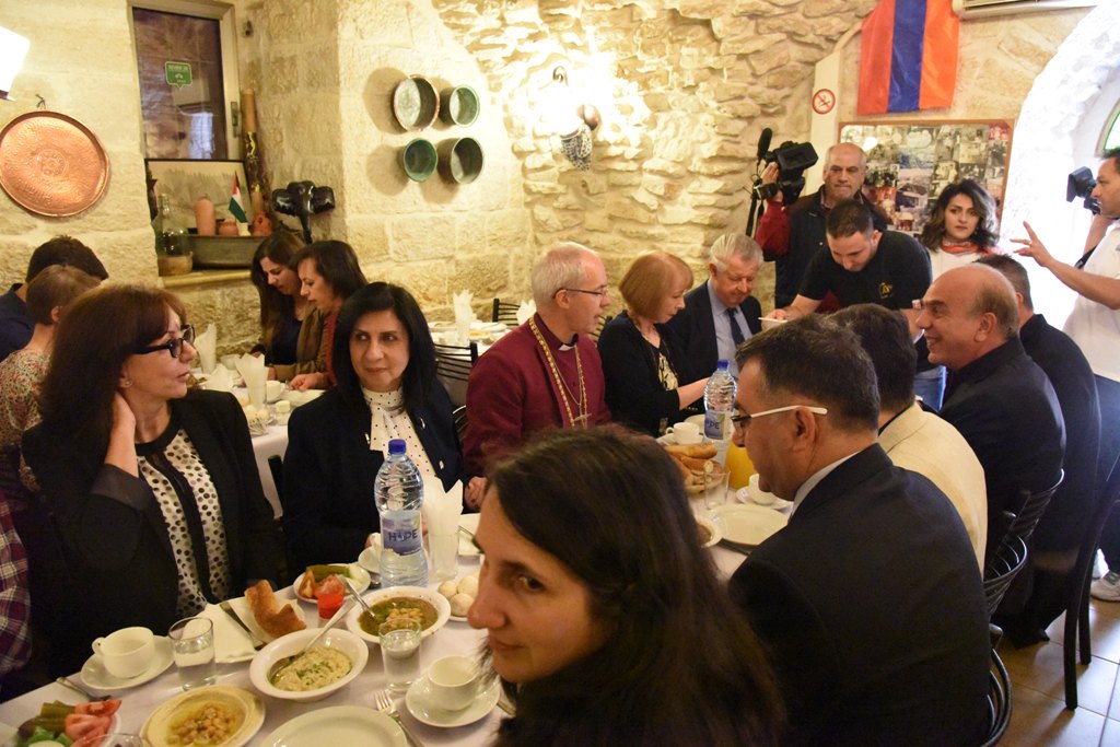 رئيسة بلدية بيت لحم تشارك في برنامج زيارة رئيس أساقفة كانتربري إلى بيت لحم 