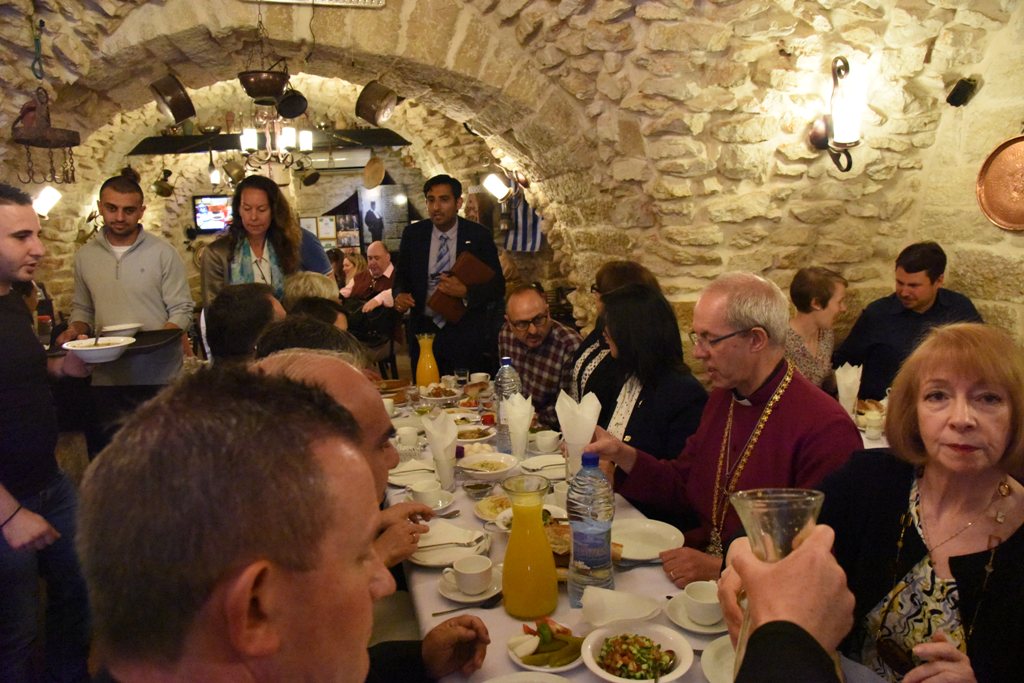 رئيسة بلدية بيت لحم تشارك في برنامج زيارة رئيس أساقفة كانتربري إلى بيت لحم 