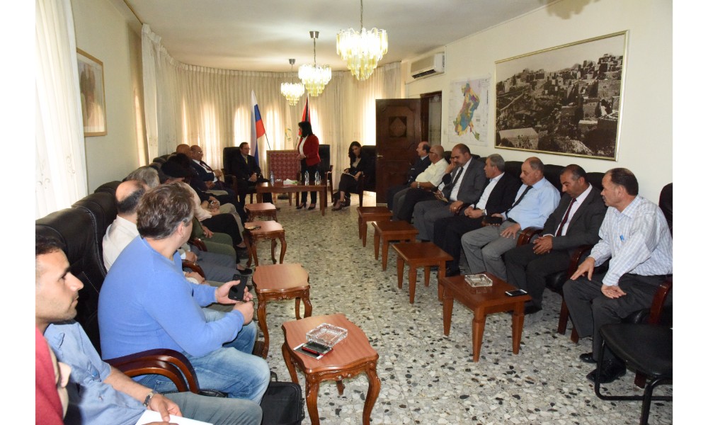 رئيسة بلدية بيت لحم وممثل روسيا لدى فلسطين يزيحان الستارة عن لوحتي تدشين مشروع تأهيل شارع النجمة وتفرعاته وتأهيل مبنى بلدية بيت لحم 