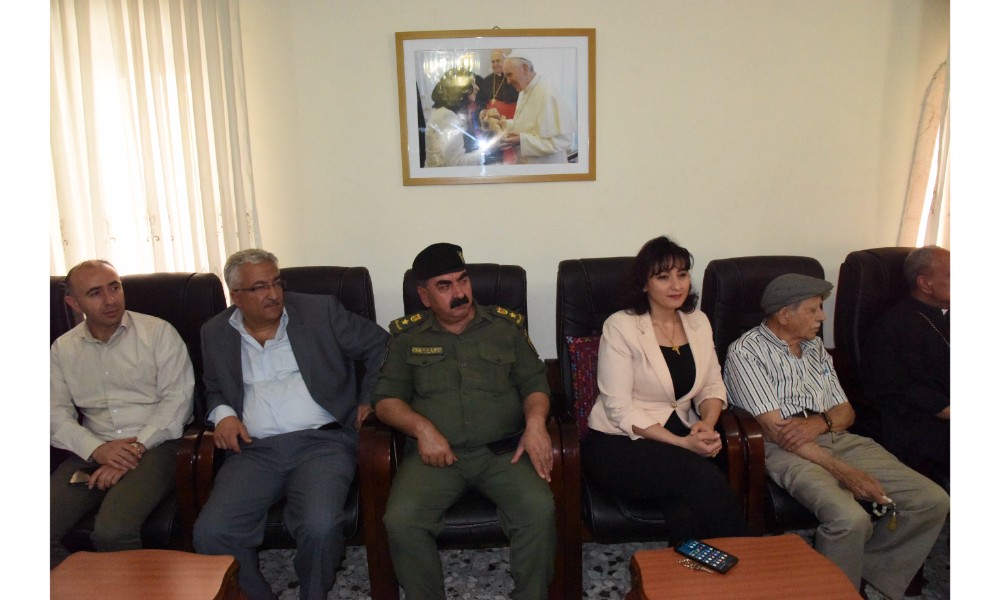 رئيسة بلدية بيت لحم وممثل روسيا لدى فلسطين يزيحان الستارة عن لوحتي تدشين مشروع تأهيل شارع النجمة وتفرعاته وتأهيل مبنى بلدية بيت لحم 