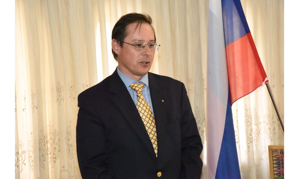 رئيسة بلدية بيت لحم وممثل روسيا لدى فلسطين يزيحان الستارة عن لوحتي تدشين مشروع تأهيل شارع النجمة وتفرعاته وتأهيل مبنى بلدية بيت لحم 