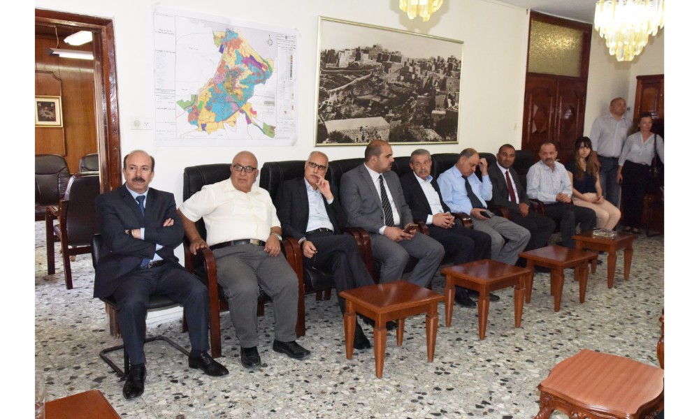 رئيسة بلدية بيت لحم وممثل روسيا لدى فلسطين يزيحان الستارة عن لوحتي تدشين مشروع تأهيل شارع النجمة وتفرعاته وتأهيل مبنى بلدية بيت لحم 