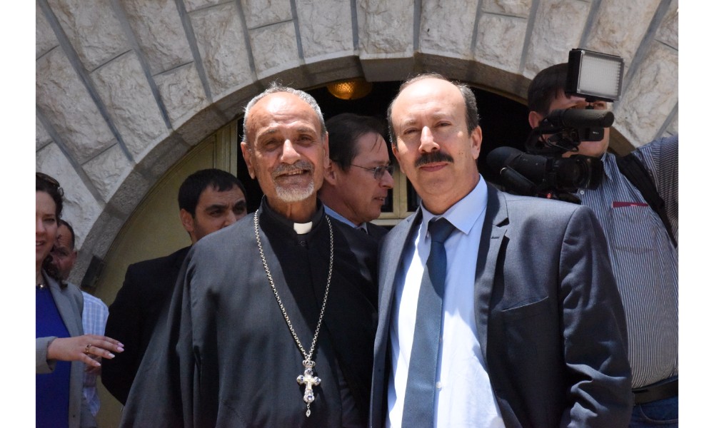 رئيسة بلدية بيت لحم وممثل روسيا لدى فلسطين يزيحان الستارة عن لوحتي تدشين مشروع تأهيل شارع النجمة وتفرعاته وتأهيل مبنى بلدية بيت لحم 