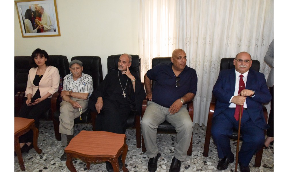 رئيسة بلدية بيت لحم وممثل روسيا لدى فلسطين يزيحان الستارة عن لوحتي تدشين مشروع تأهيل شارع النجمة وتفرعاته وتأهيل مبنى بلدية بيت لحم 