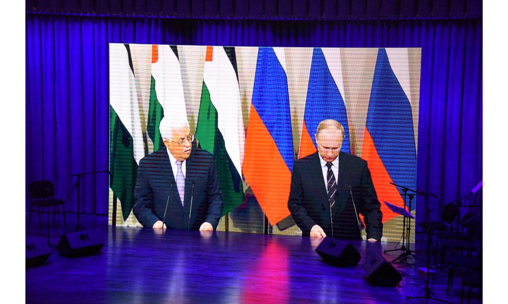 رئيسة بلدية بيت لحم وممثل روسيا لدى فلسطين يزيحان الستارة عن لوحتي تدشين مشروع تأهيل شارع النجمة وتفرعاته وتأهيل مبنى بلدية بيت لحم 