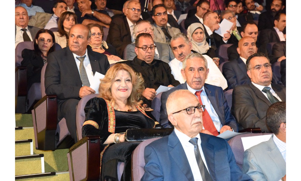 رئيسة بلدية بيت لحم وممثل روسيا لدى فلسطين يزيحان الستارة عن لوحتي تدشين مشروع تأهيل شارع النجمة وتفرعاته وتأهيل مبنى بلدية بيت لحم 