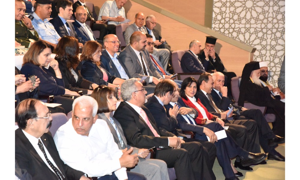 رئيسة بلدية بيت لحم وممثل روسيا لدى فلسطين يزيحان الستارة عن لوحتي تدشين مشروع تأهيل شارع النجمة وتفرعاته وتأهيل مبنى بلدية بيت لحم 