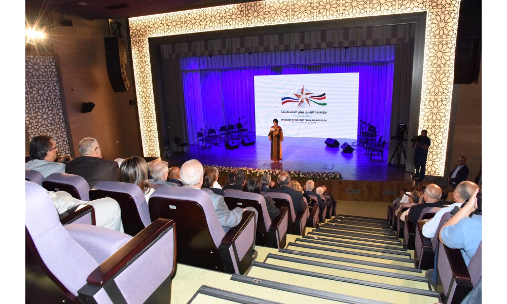 رئيسة بلدية بيت لحم وممثل روسيا لدى فلسطين يزيحان الستارة عن لوحتي تدشين مشروع تأهيل شارع النجمة وتفرعاته وتأهيل مبنى بلدية بيت لحم 