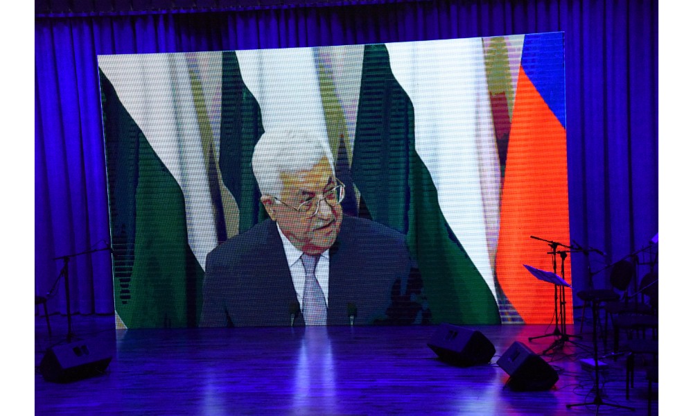 رئيسة بلدية بيت لحم وممثل روسيا لدى فلسطين يزيحان الستارة عن لوحتي تدشين مشروع تأهيل شارع النجمة وتفرعاته وتأهيل مبنى بلدية بيت لحم 