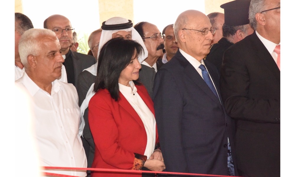 رئيسة بلدية بيت لحم وممثل روسيا لدى فلسطين يزيحان الستارة عن لوحتي تدشين مشروع تأهيل شارع النجمة وتفرعاته وتأهيل مبنى بلدية بيت لحم 