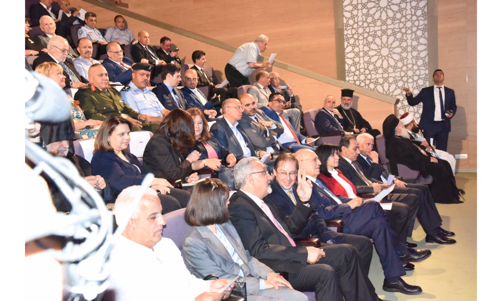 رئيسة بلدية بيت لحم وممثل روسيا لدى فلسطين يزيحان الستارة عن لوحتي تدشين مشروع تأهيل شارع النجمة وتفرعاته وتأهيل مبنى بلدية بيت لحم 