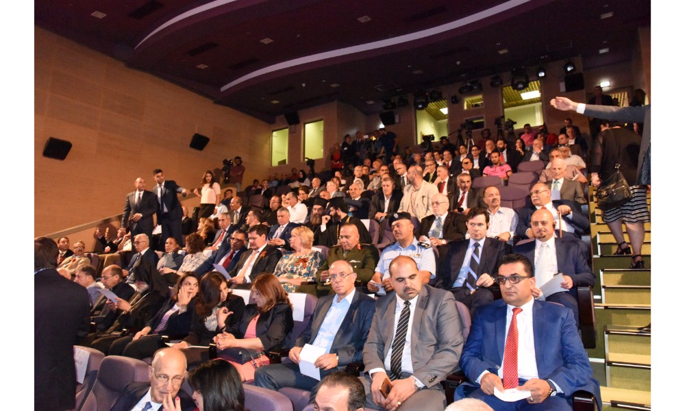 رئيسة بلدية بيت لحم وممثل روسيا لدى فلسطين يزيحان الستارة عن لوحتي تدشين مشروع تأهيل شارع النجمة وتفرعاته وتأهيل مبنى بلدية بيت لحم 