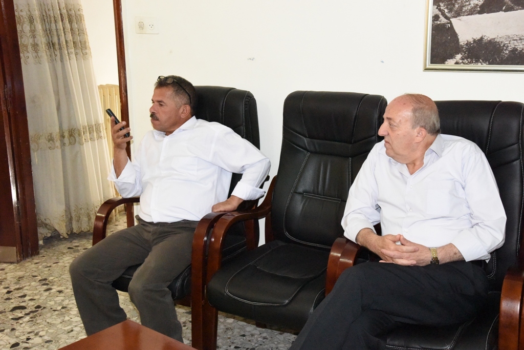 رئيس بلدية بيت لحم المحامي أنطون سلمان يستقبل عددا من الشخصيات الإعتبارية في دار البلدية والذين بدورهم قدموا التهنئة 