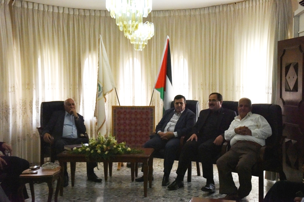 رئيس بلدية بيت لحم المحامي أنطون سلمان يستقبل عددا من الشخصيات الإعتبارية في دار البلدية والذين بدورهم قدموا التهنئة 