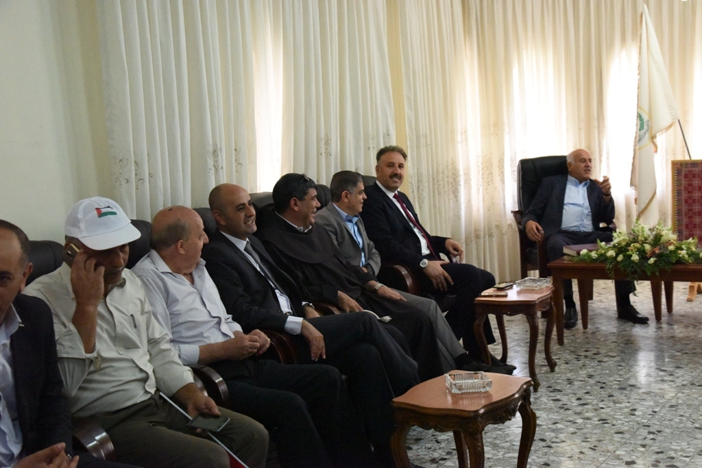 رئيس بلدية بيت لحم المحامي أنطون سلمان يستقبل عددا من الشخصيات الإعتبارية في دار البلدية والذين بدورهم قدموا التهنئة 