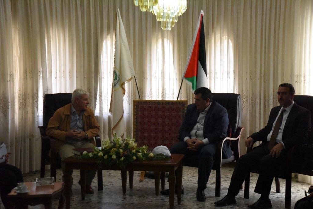 رئيس بلدية بيت لحم المحامي أنطون سلمان يستقبل عددا من الشخصيات الإعتبارية في دار البلدية والذين بدورهم قدموا التهنئة 