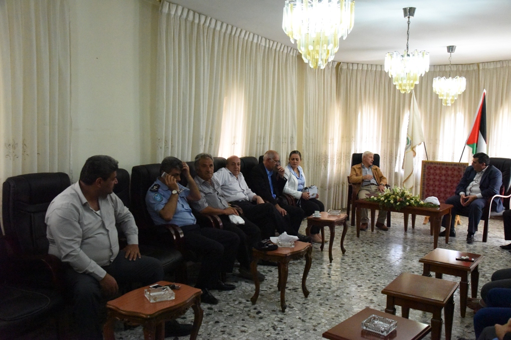 رئيس بلدية بيت لحم المحامي أنطون سلمان يستقبل عددا من الشخصيات الإعتبارية في دار البلدية والذين بدورهم قدموا التهنئة 